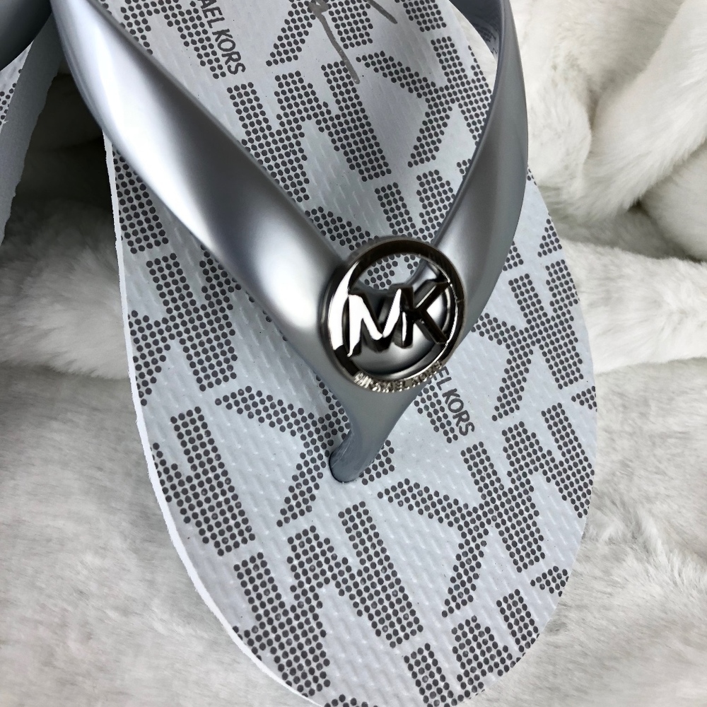 LAST ONE! Michael Kors Flip Flops Sandals NEW - Picture 3 of 7